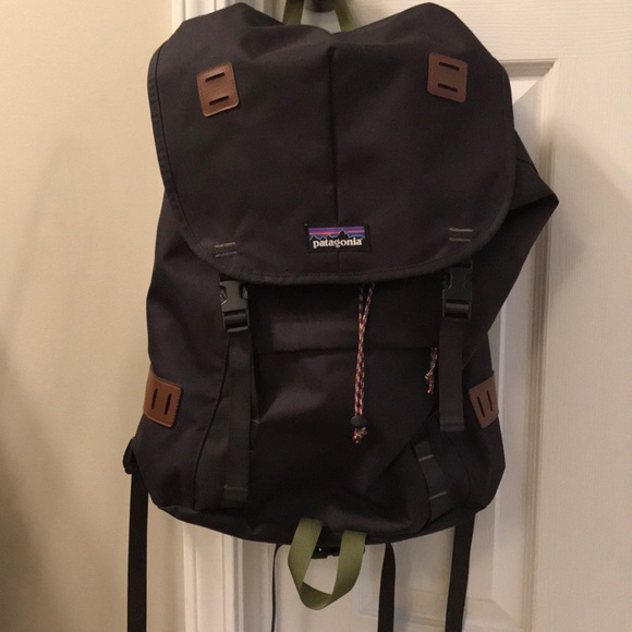 Patagonia Handbags - Black Patagonia Backpack - EUC